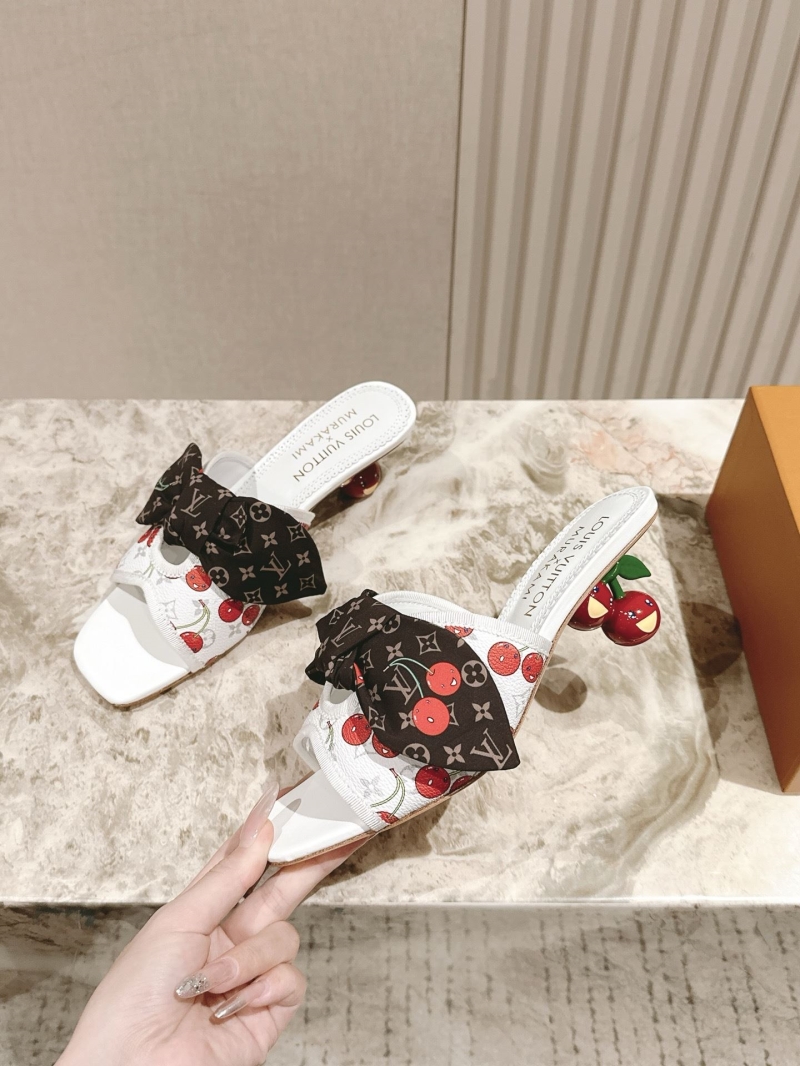 l0vis Vvtt0n slippers